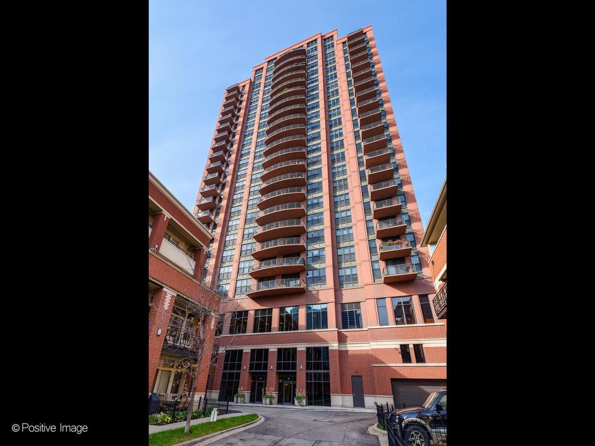 330 Jefferson Street, Chicago, IL 60661