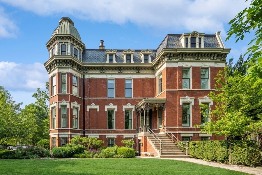 1407 N Hoyne Avenue — Chicago, IL 60622