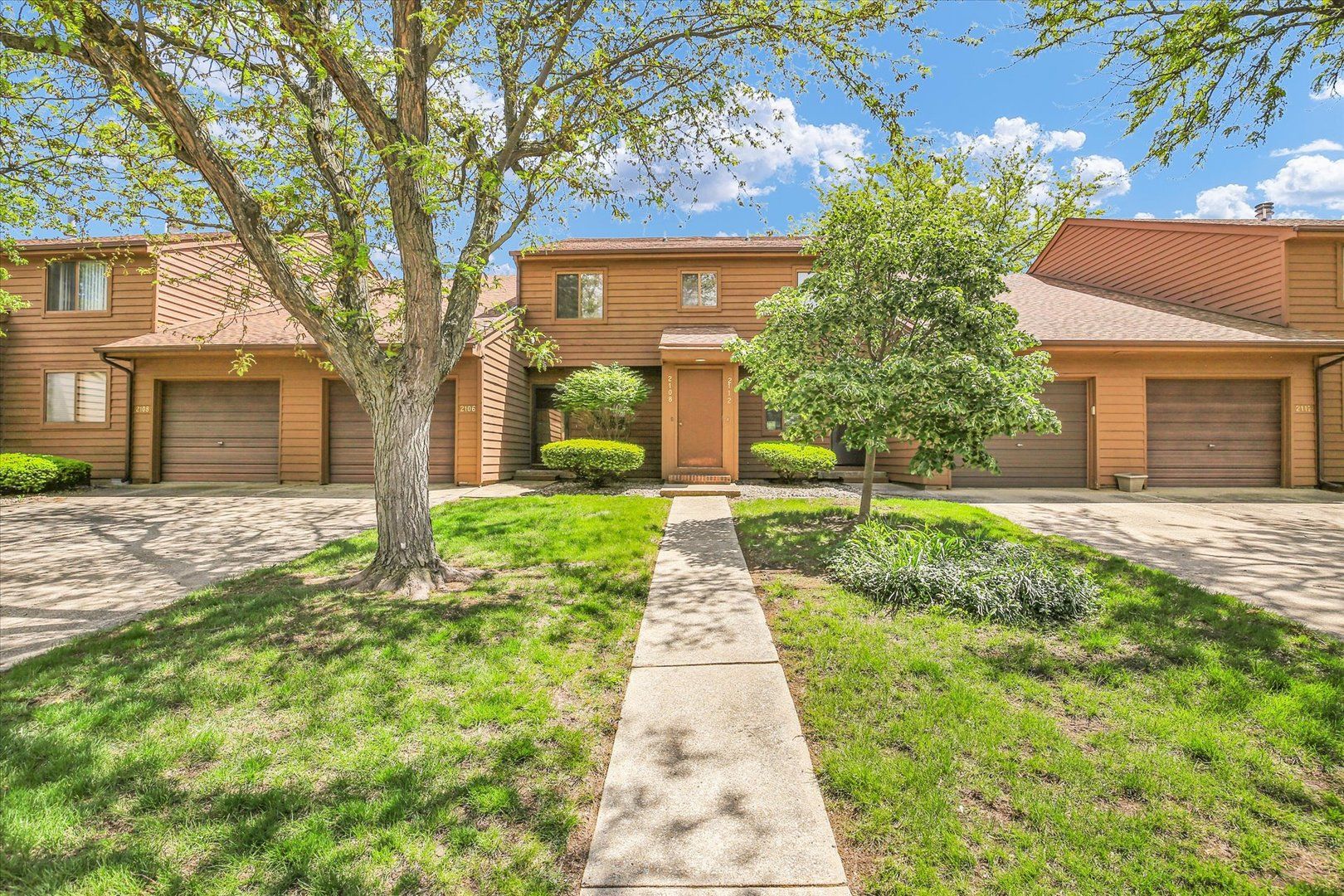 2108 Sunview Drive #2108 — Champaign, IL 61821