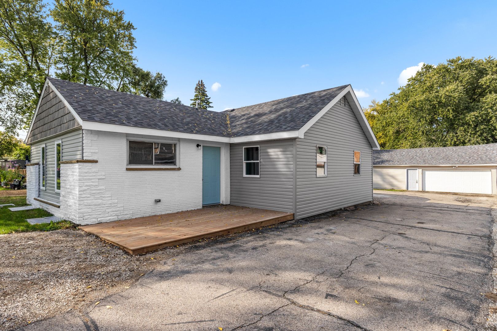 109 Raffel Road — Woodstock, IL 60098