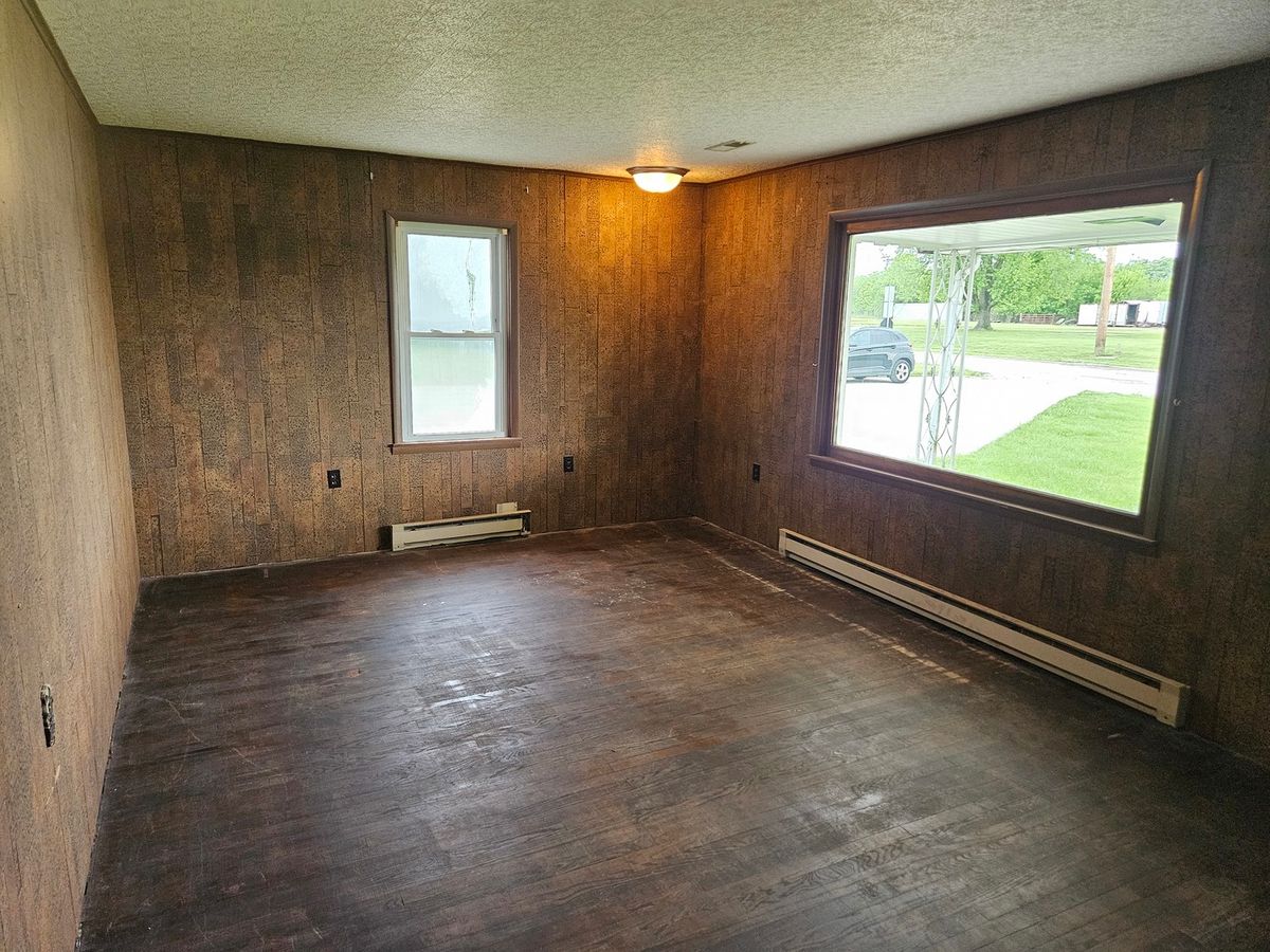 418 S 1st Street, Clay City, IL 62824