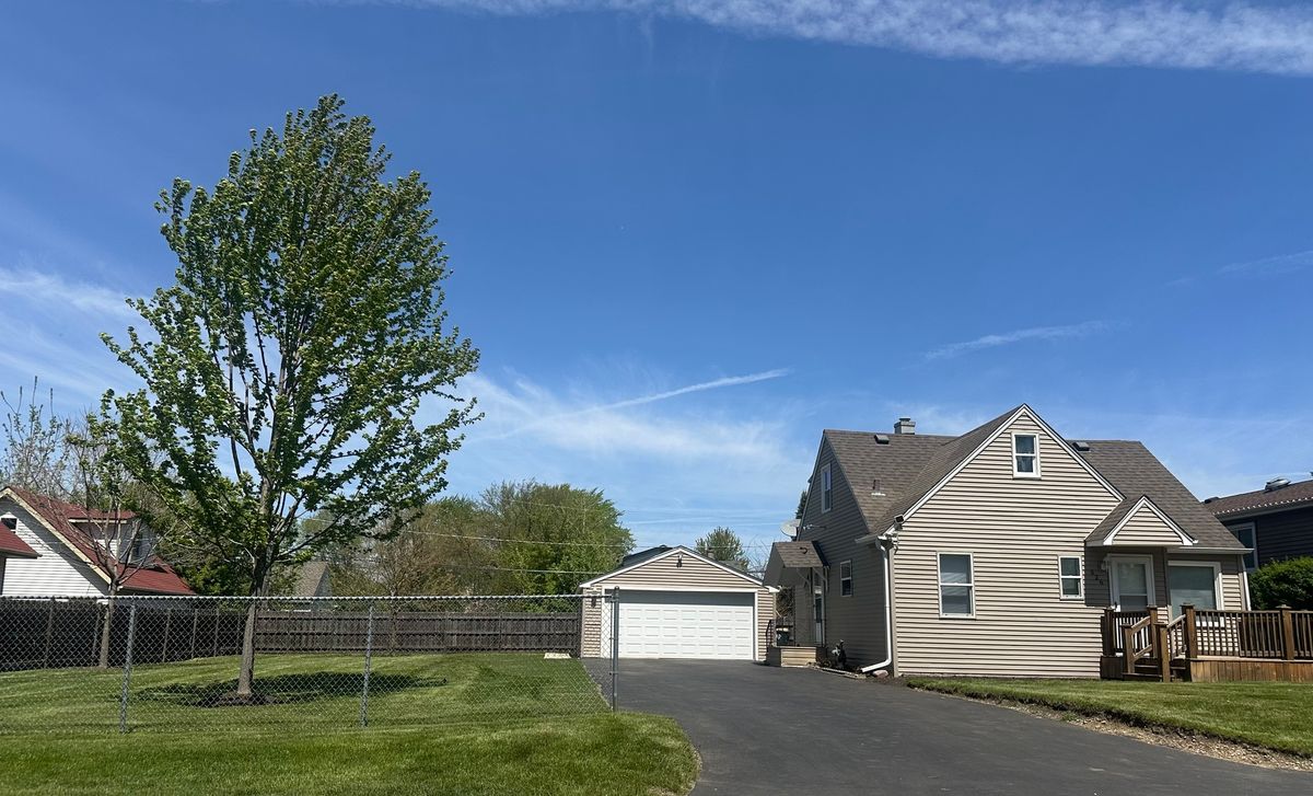 526 Clover Lane, Round Lake Beach, IL 60073