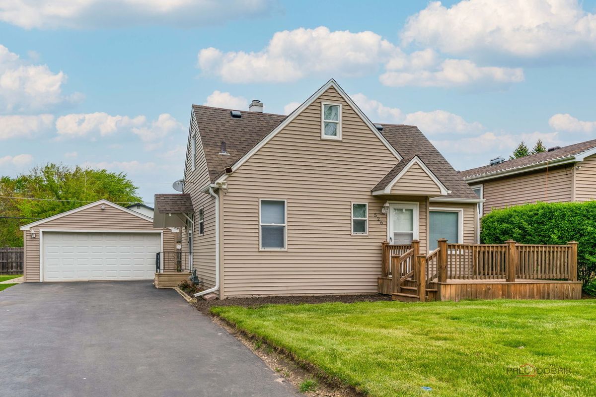 526 Clover Lane, Round Lake Beach, IL 60073