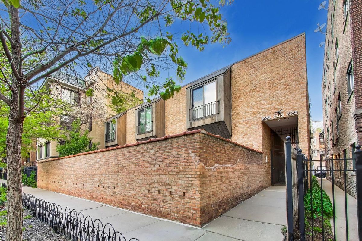 858 Ainslie Street, Chicago, IL 60640