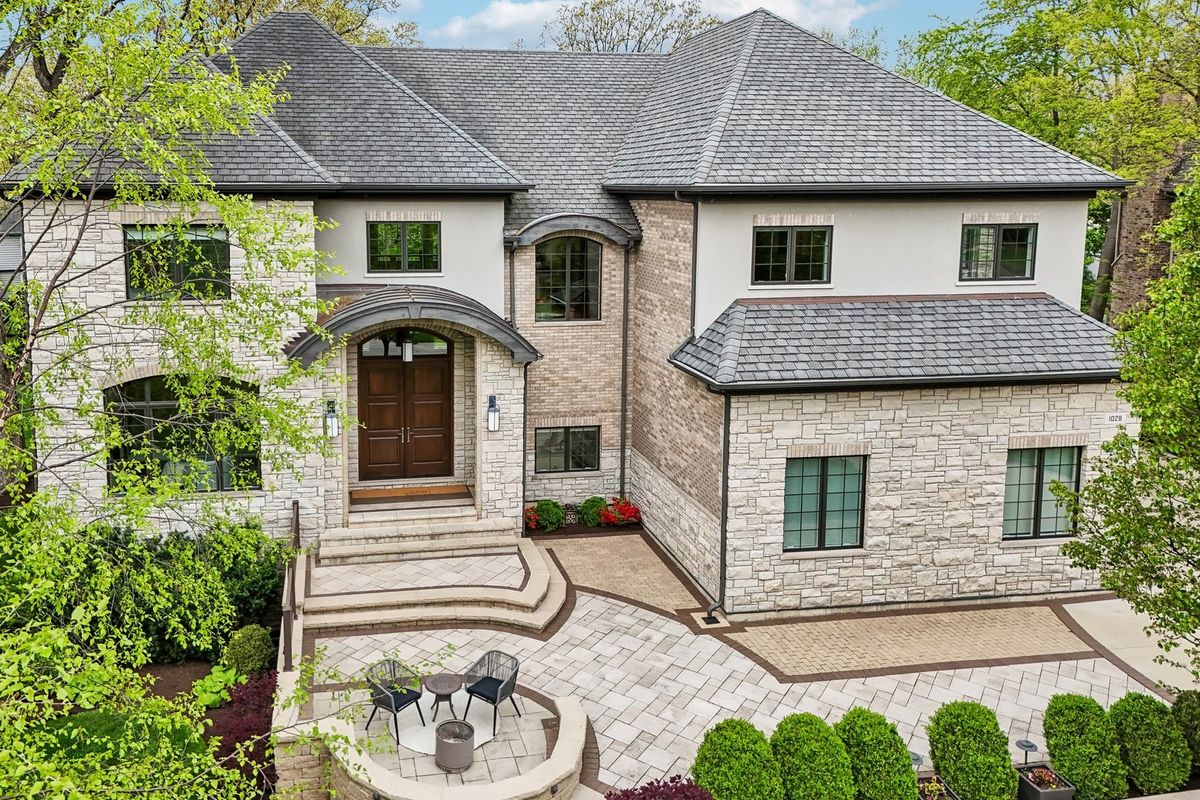 1028 Caroline Court, Naperville, IL 60565