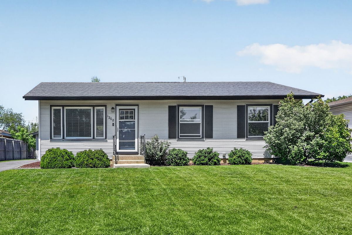 1208 North Street, Lockport, IL 60441