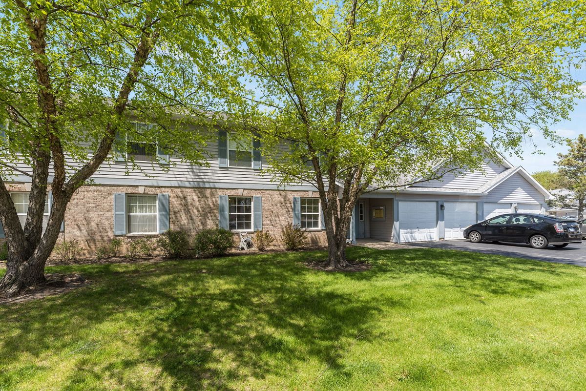 1129 Red Oak Circle, Round Lake Beach, IL 60073