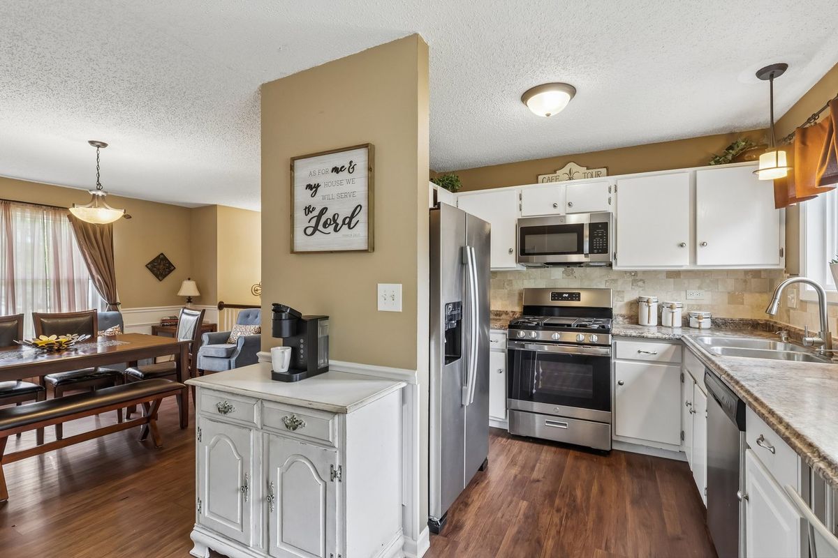 3085 TIMBER HILL Lane, Aurora, IL 60504