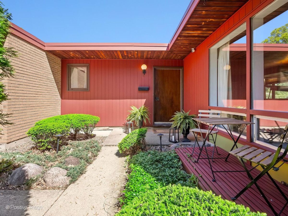 24 E Harding Avenue, La Grange Park, IL 60526