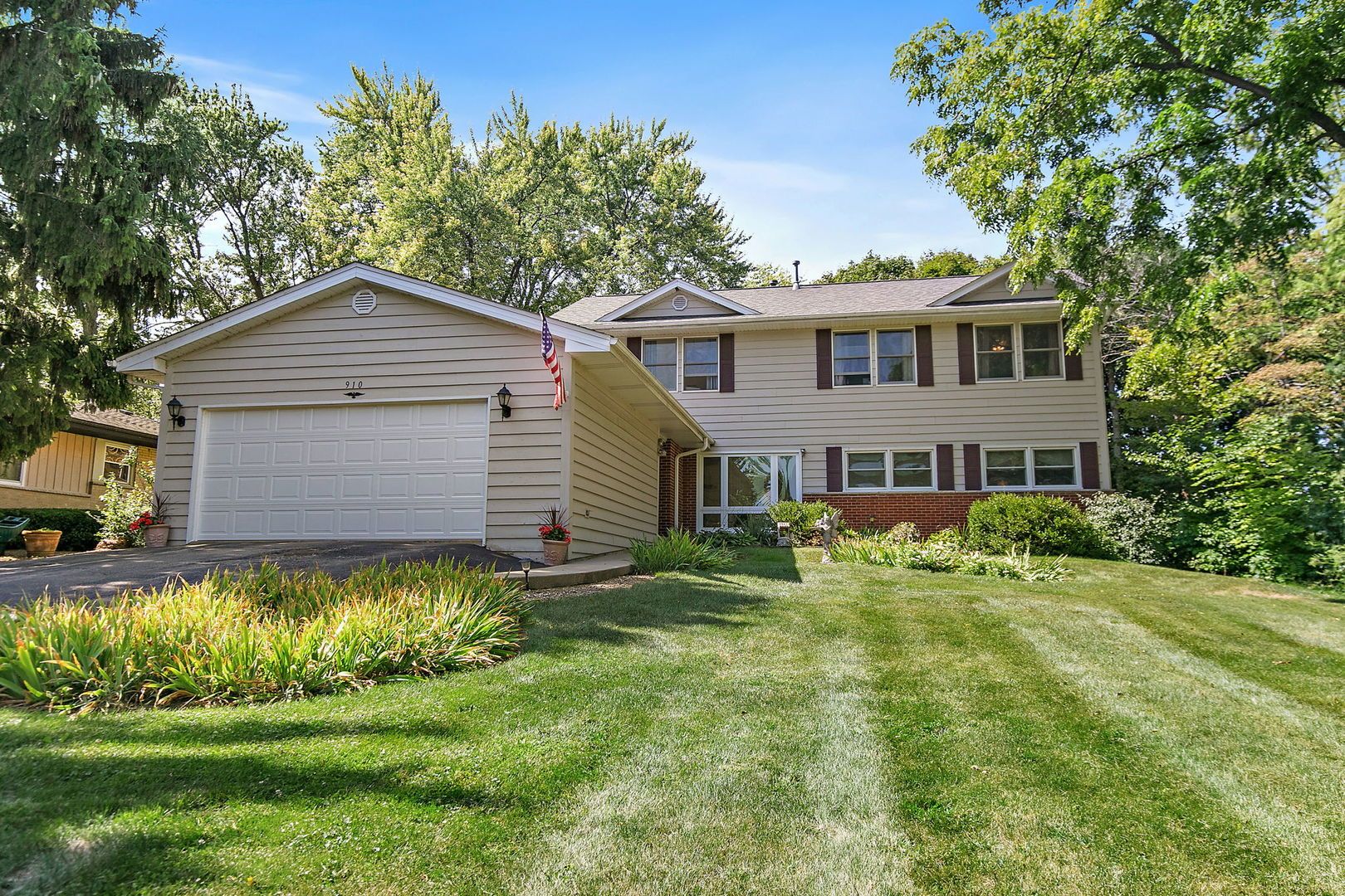 910 Division Street — Barrington, IL 60010
