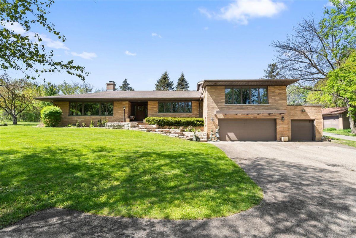 22446 N OLD BARRINGTON Road N, North Barrington, IL 60010