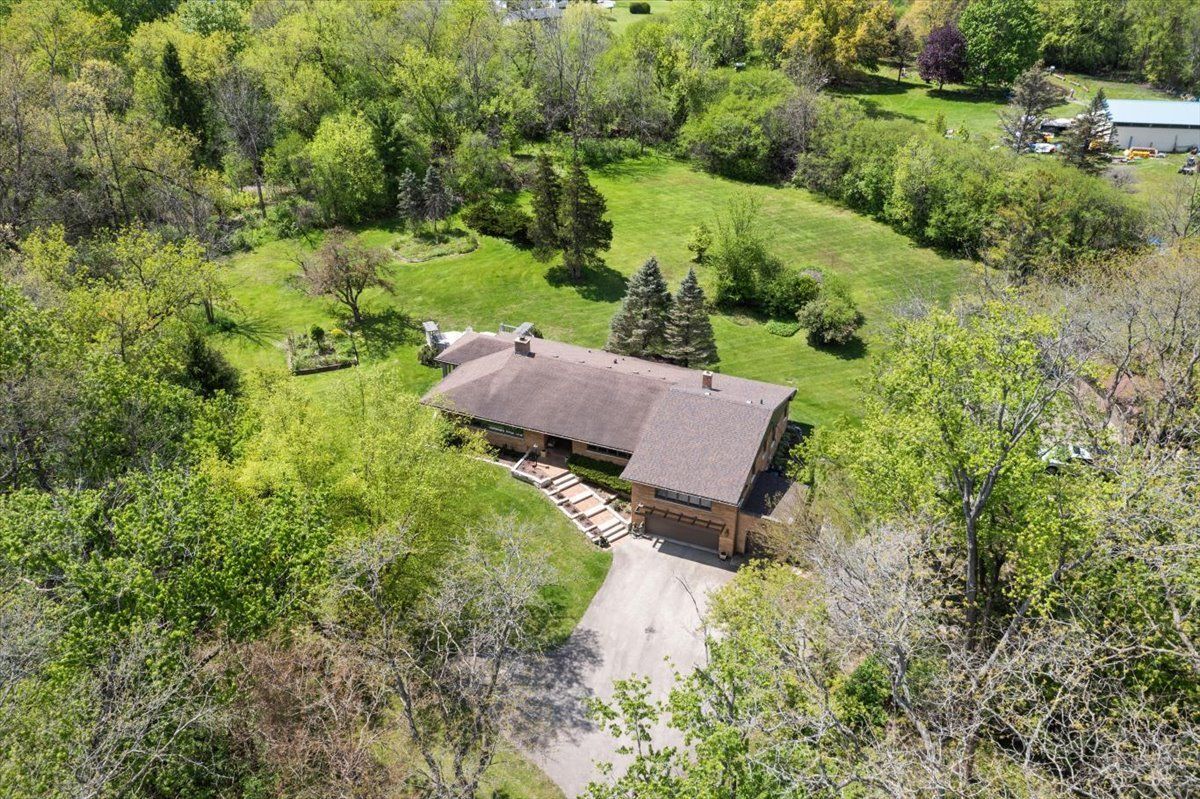 22446 N OLD BARRINGTON Road N, North Barrington, IL 60010