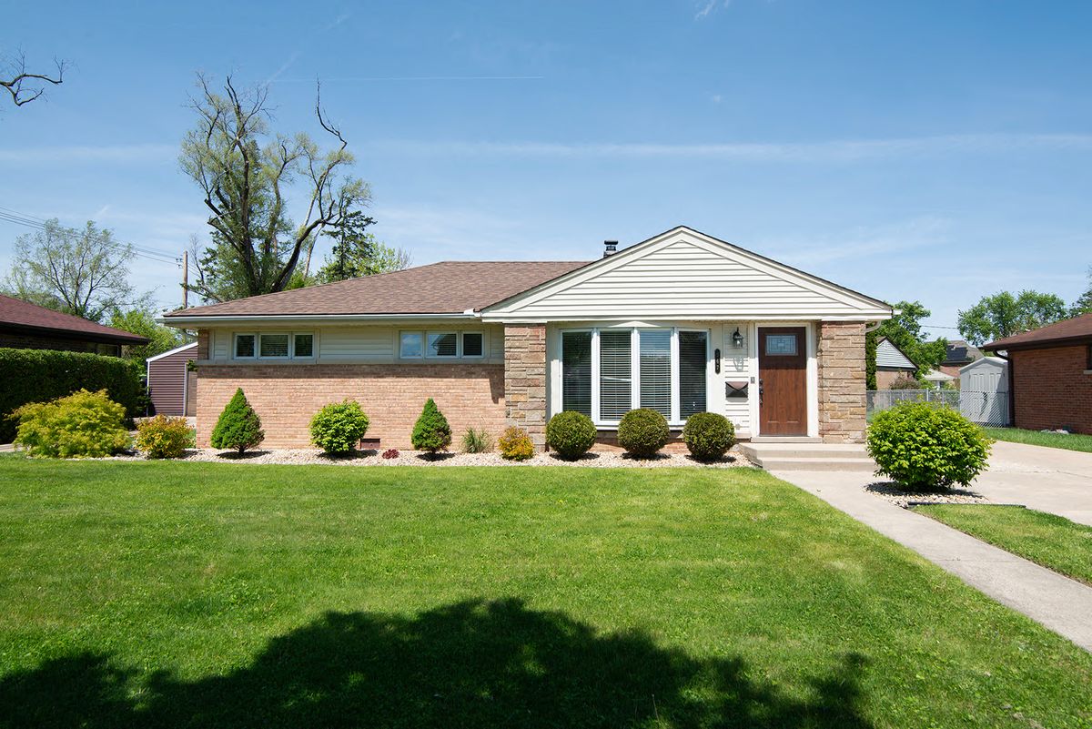 367 Fremont Avenue, Elmhurst, IL 60126