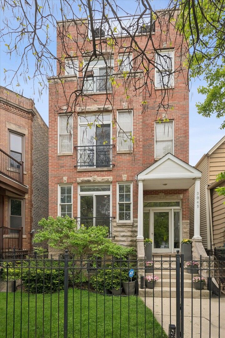 3045 Damen Avenue, Chicago, IL 60618