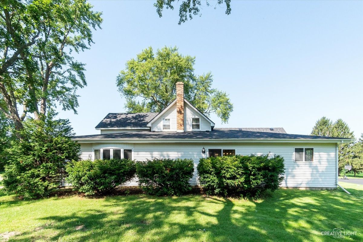 8N510 Thomas Road, Hampshire, IL 60140