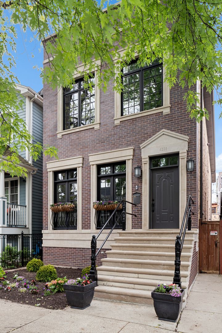 4336 Claremont Avenue, Chicago, IL 60618