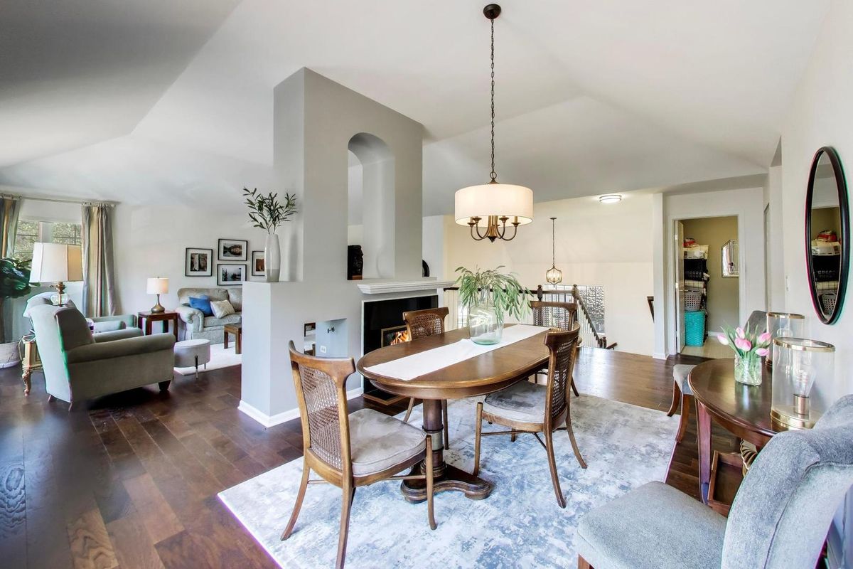 11171 Edgebrook Lane, Indian Head Park, IL 60525