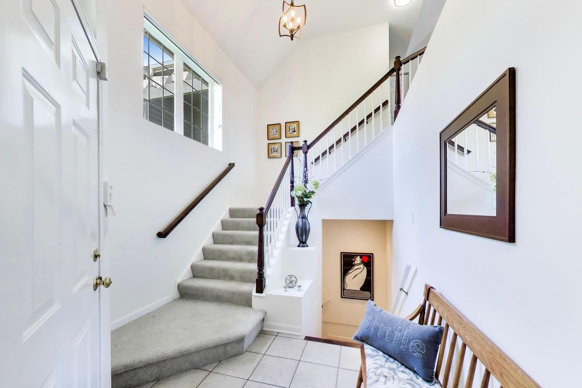 11171 Edgebrook Lane, Indian Head Park, IL 60525