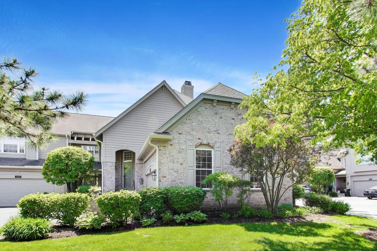 11171 Edgebrook Lane, Indian Head Park, IL 60525