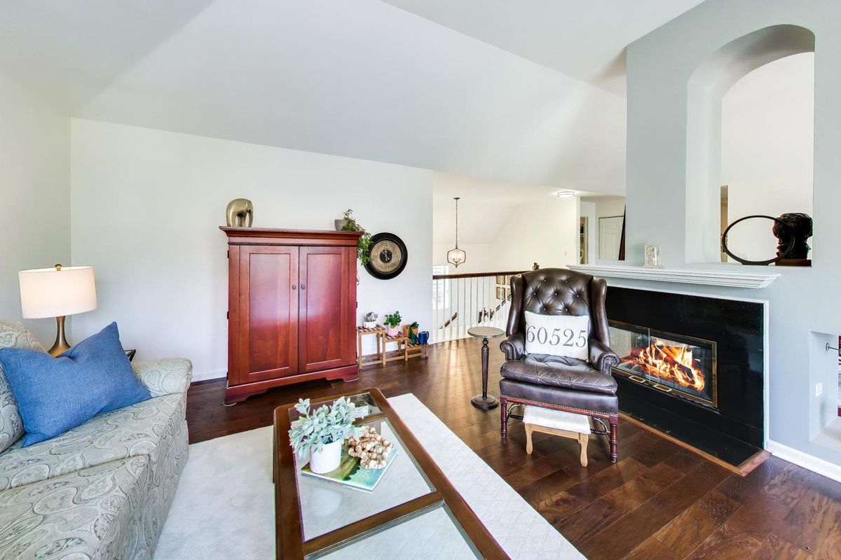11171 Edgebrook Lane, Indian Head Park, IL 60525