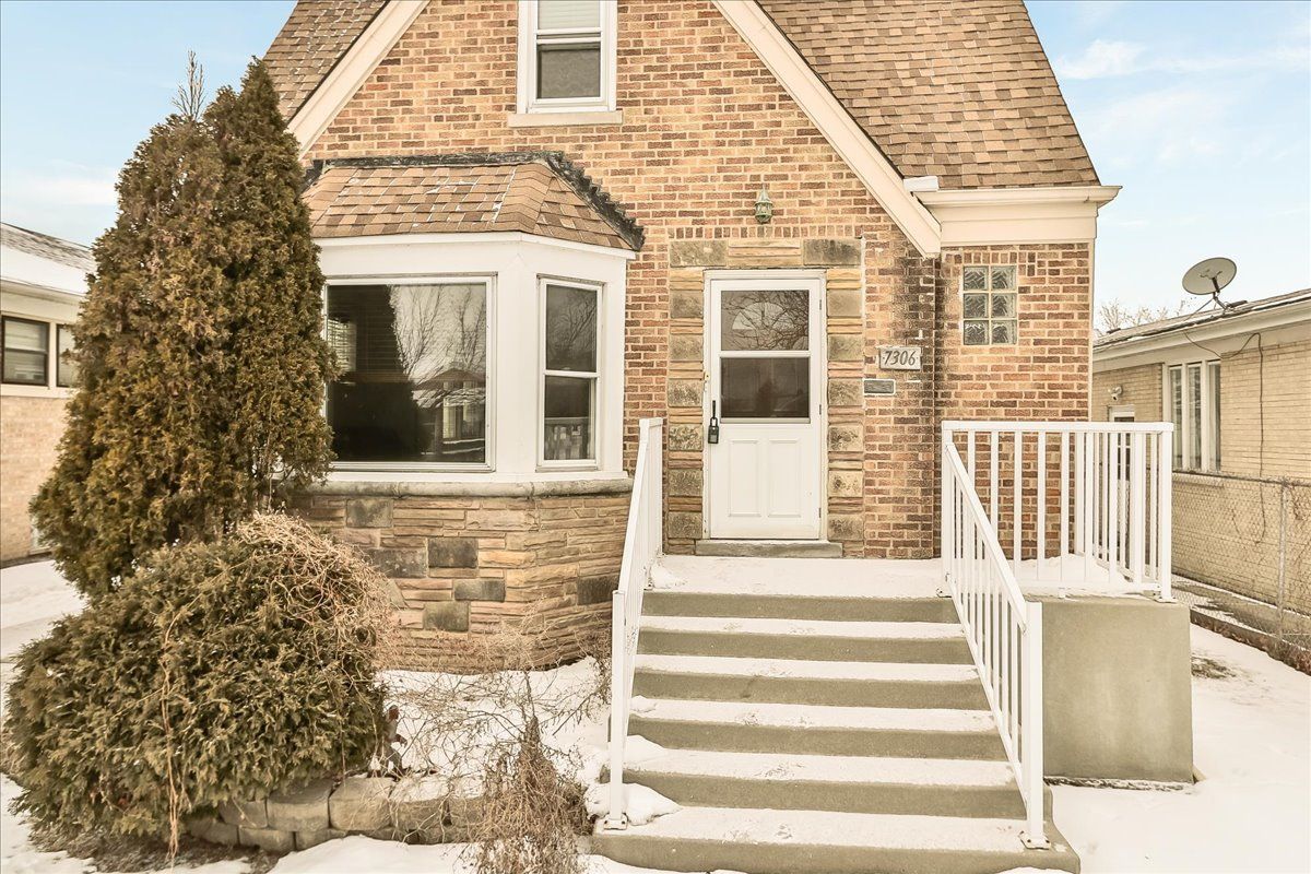7306 Olive Avenue, Chicago, IL 60631