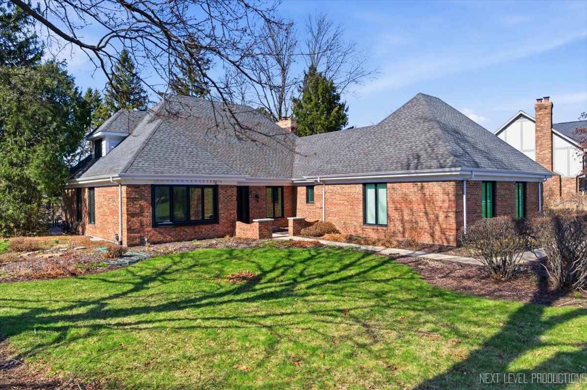 980 Persimmon Court — St. Charles, IL 60174