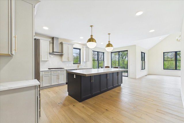 20470 N Old Hicks Road, Long Grove, IL 60047