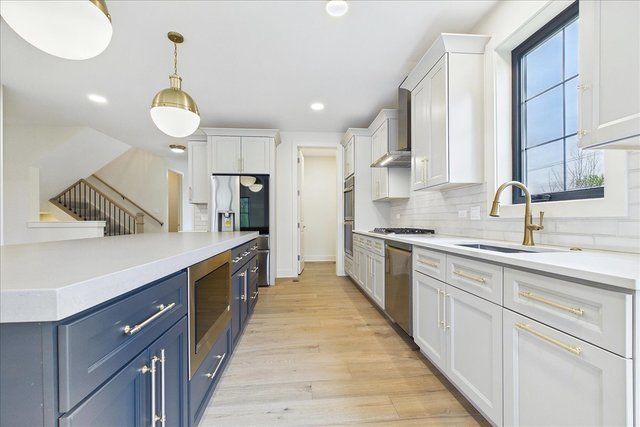 20470 N Old Hicks Road, Long Grove, IL 60047