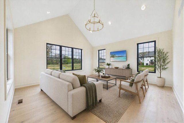 20470 N Old Hicks Road, Long Grove, IL 60047
