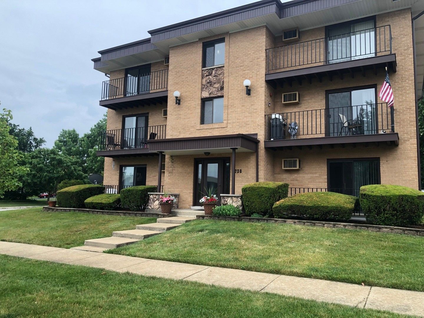 7730 Wildwood Court #2N — Darien, IL 60561