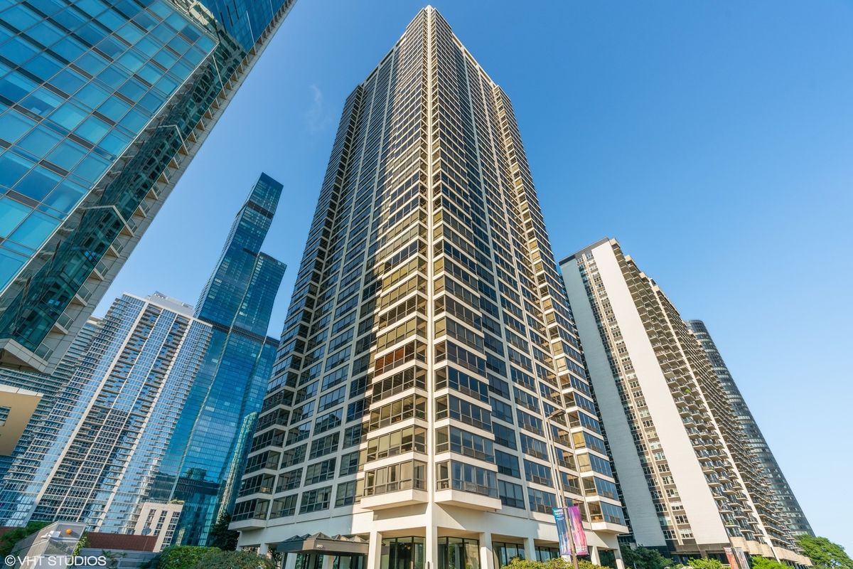 360 RANDOLPH Street, Chicago, IL 60601