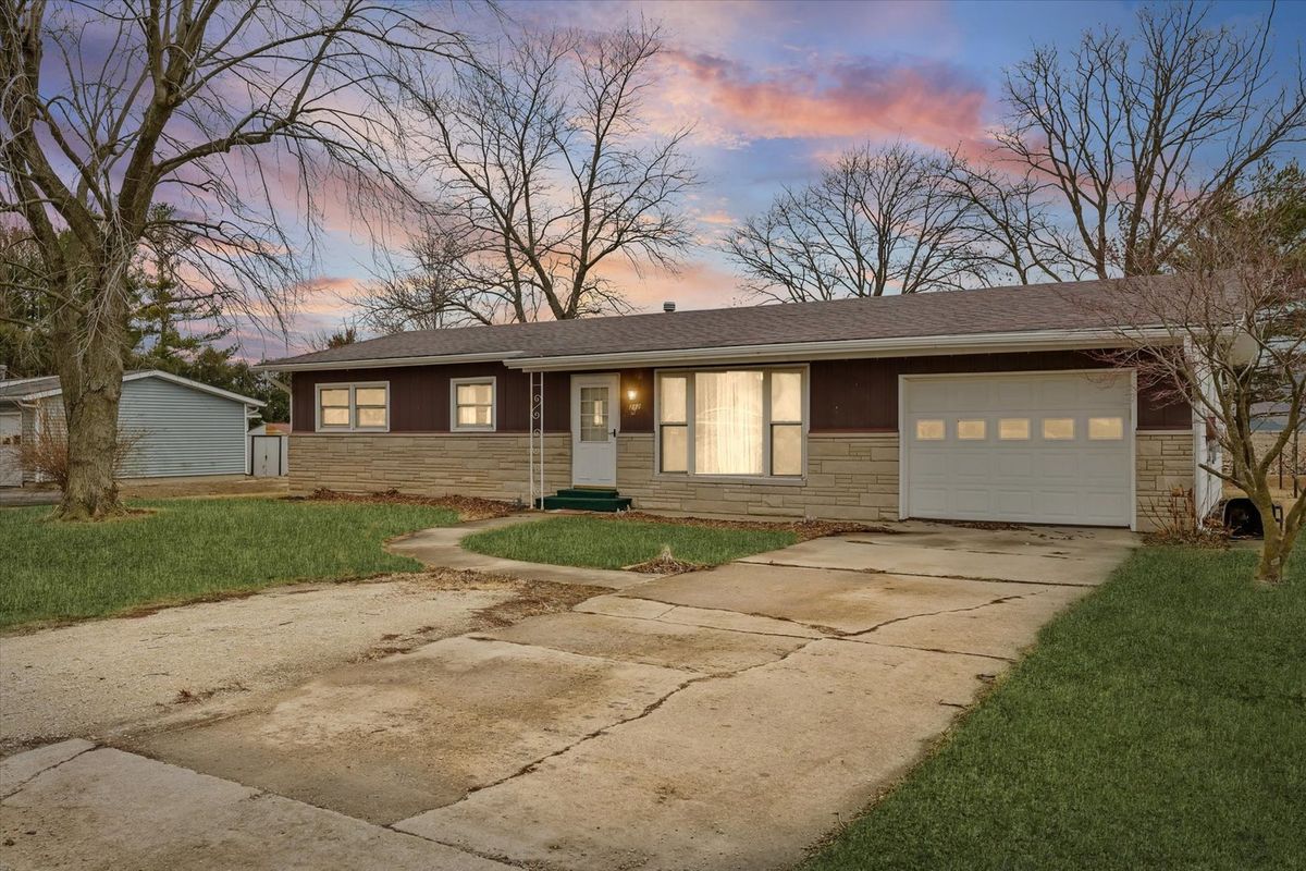 212 7th Street, Cissna Park, IL 60924