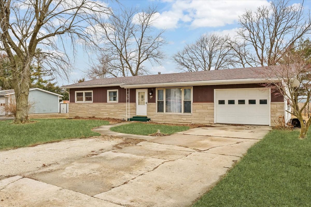 212 N 7th Street, Cissna Park, IL 60924