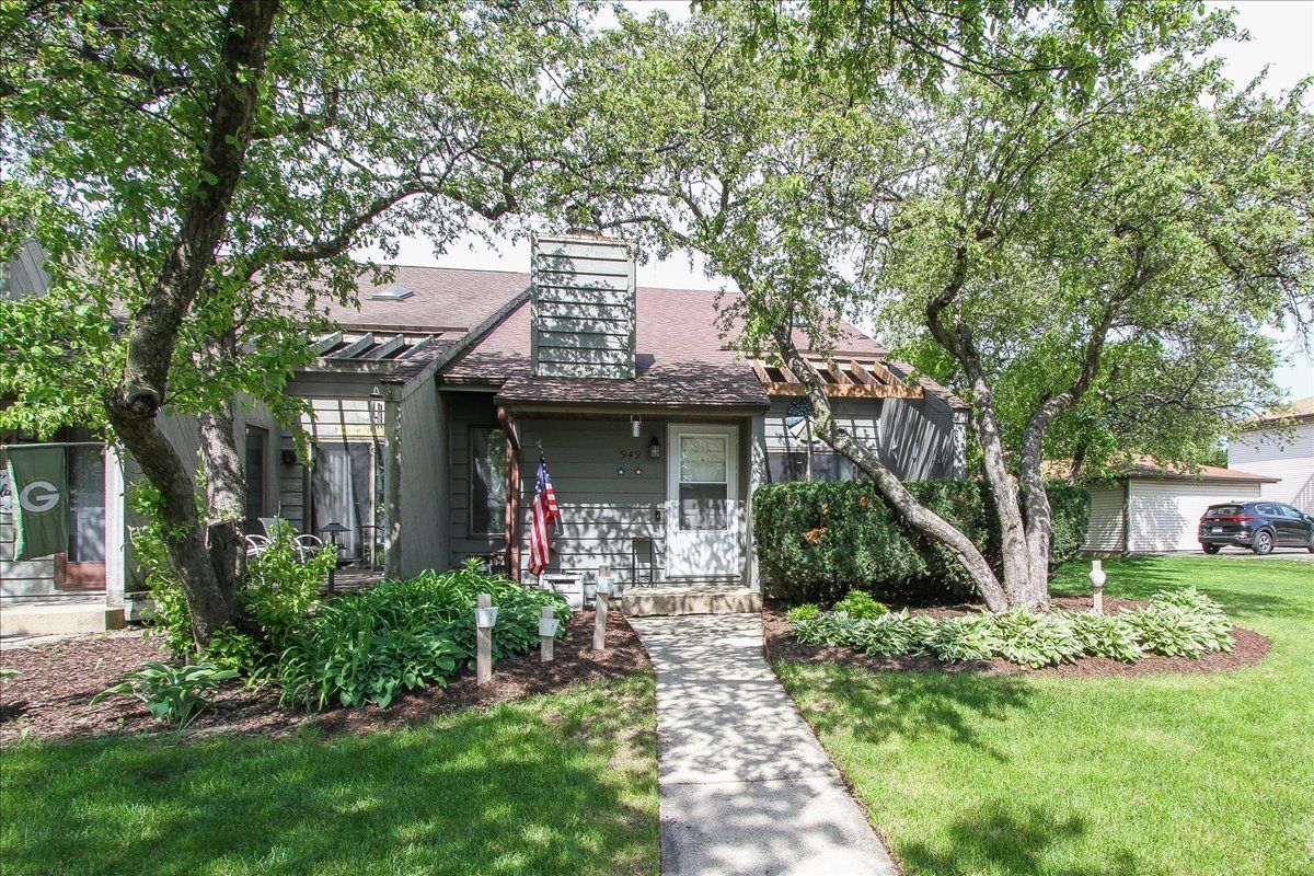 949 MANCHESTER Court, South Elgin, IL 60177