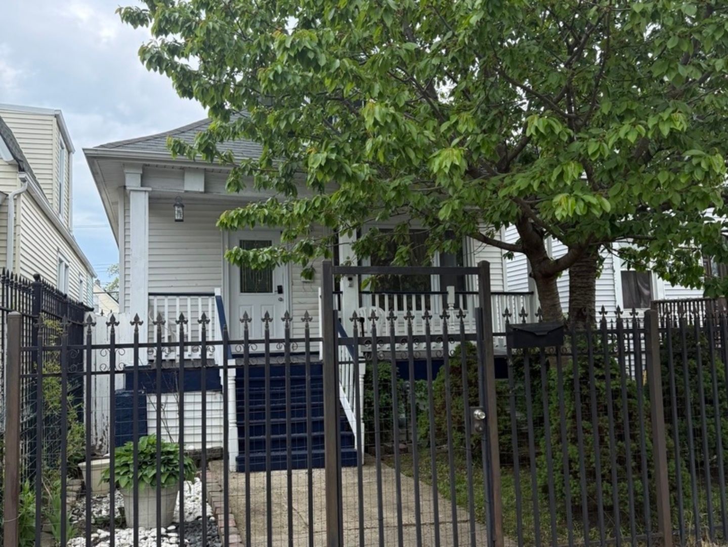 5819 S Fairfield Avenue — Chicago, IL 60629