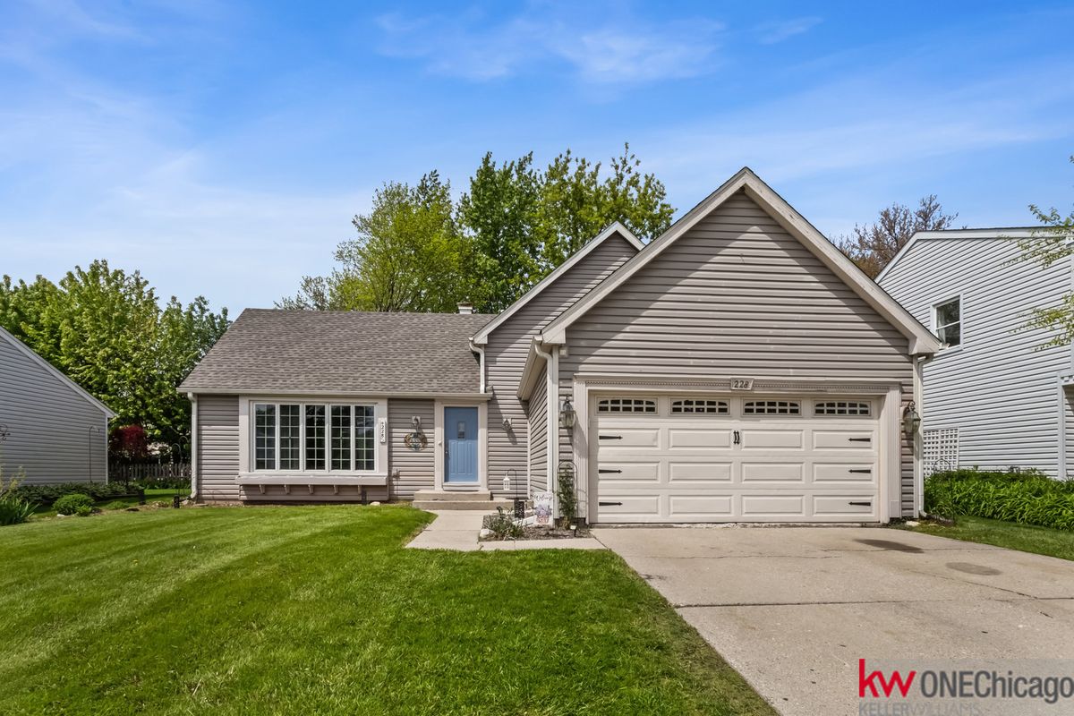 228 Walnut Lane, Schaumburg, IL 60194