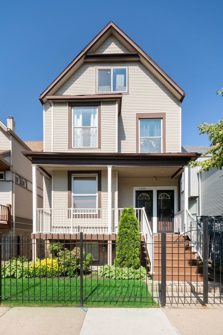 3934 FRANCISCO Avenue, Chicago, IL 60618