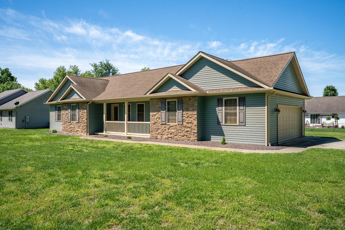 1100 Samantha Drive, Carterville, IL 62918