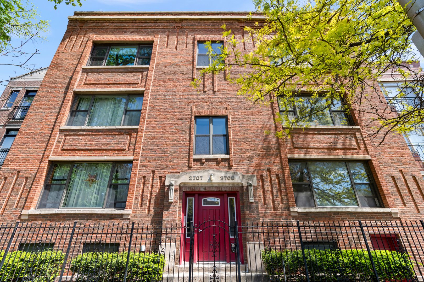 2705 N Campbell Avenue #3S — Chicago, IL 60647