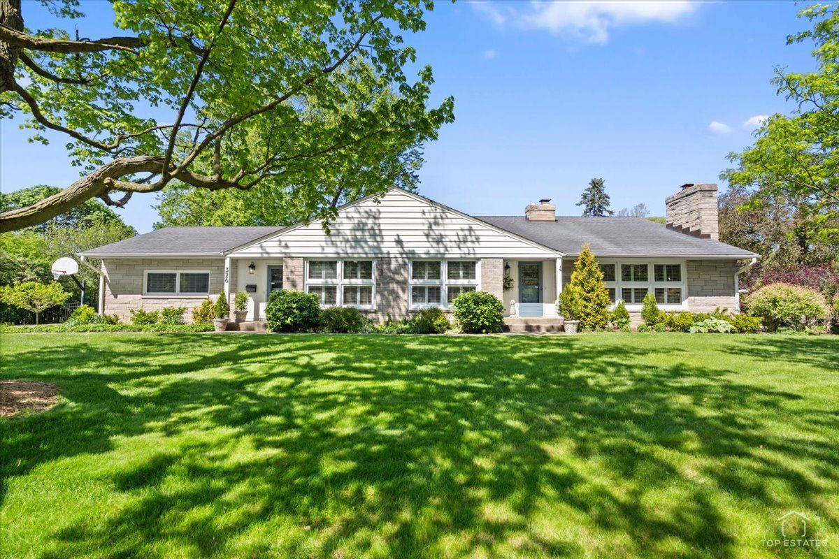 326 Charles Street — Geneva, IL 60134