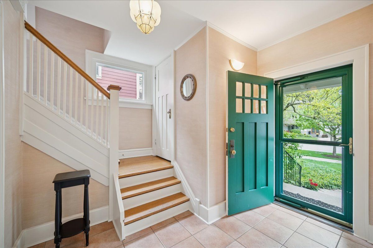 972 Elm Street, Winnetka, IL 60093