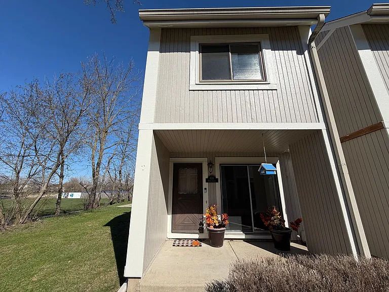 634 Robin Court, Grayslake, IL 60030