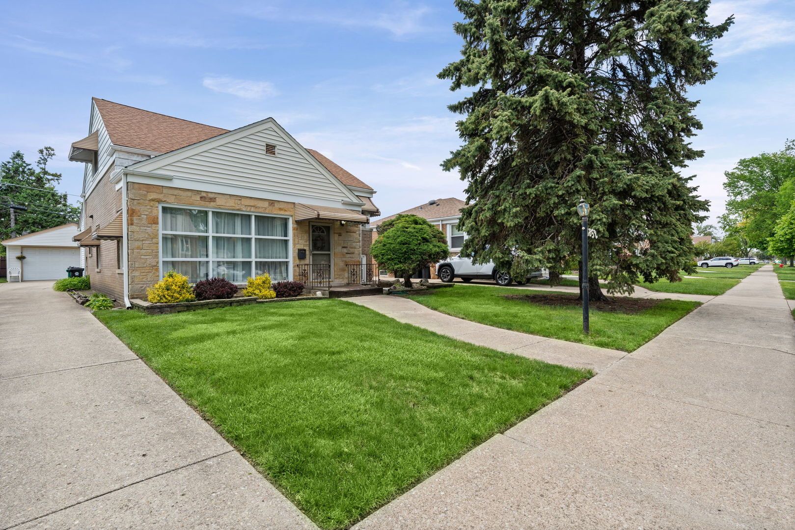 1852 Suffolk Avenue — Westchester, IL 60154