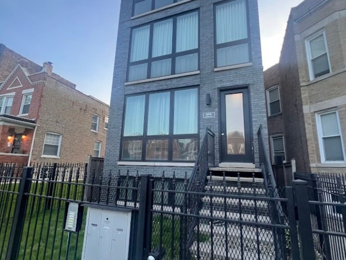 6606 S University Avenue #2 — Chicago, IL 60637
