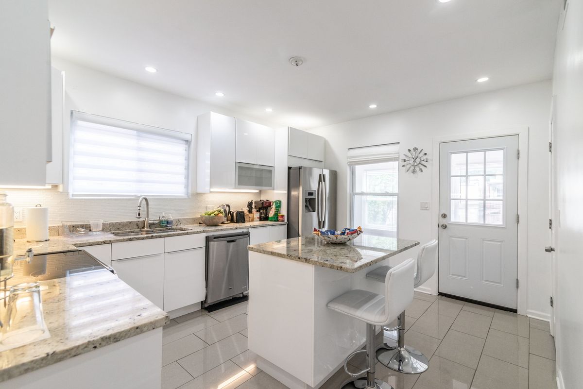 5028 California Avenue, Chicago, IL 60625