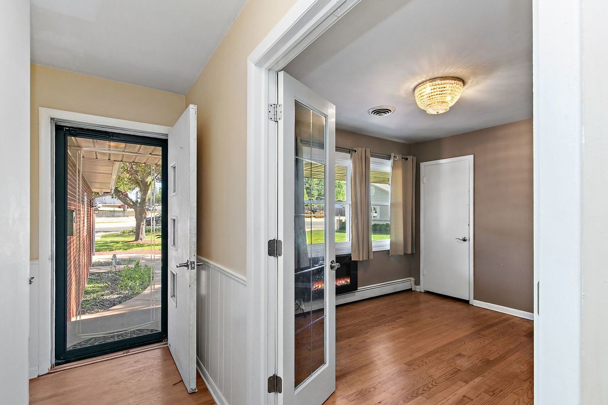 3415 Venice Avenue, McHenry, IL 60050