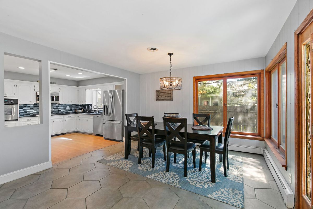 3415 Venice Avenue, McHenry, IL 60050