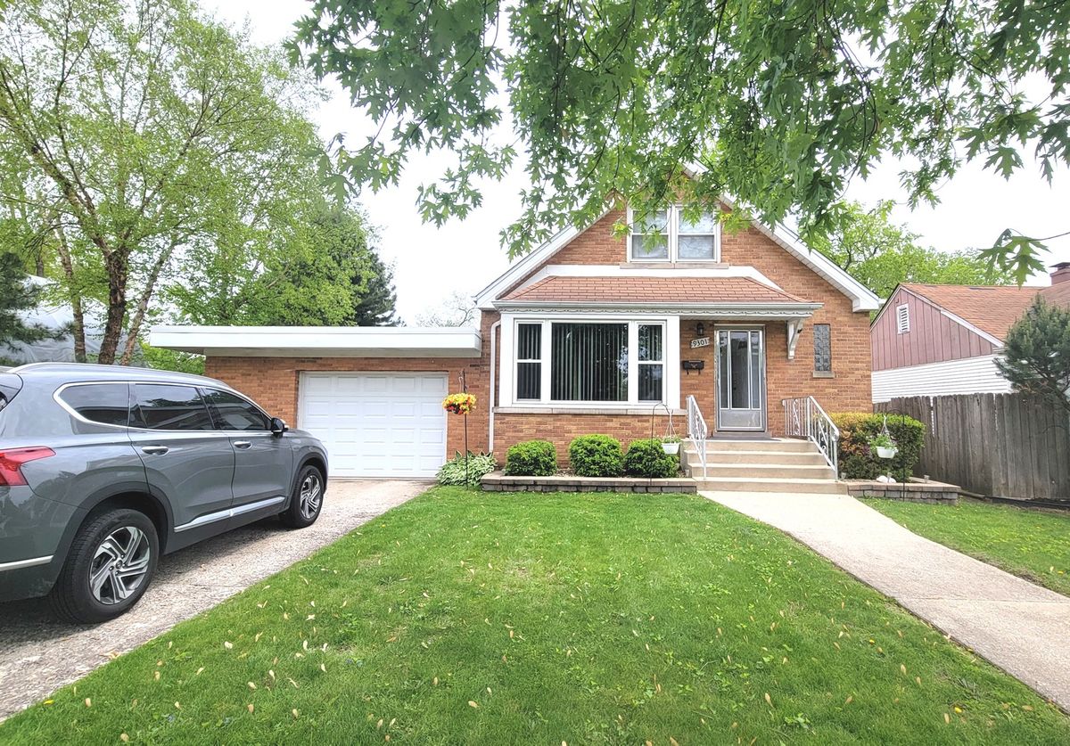 9301 Spaulding Avenue, Evergreen Park, IL 60805