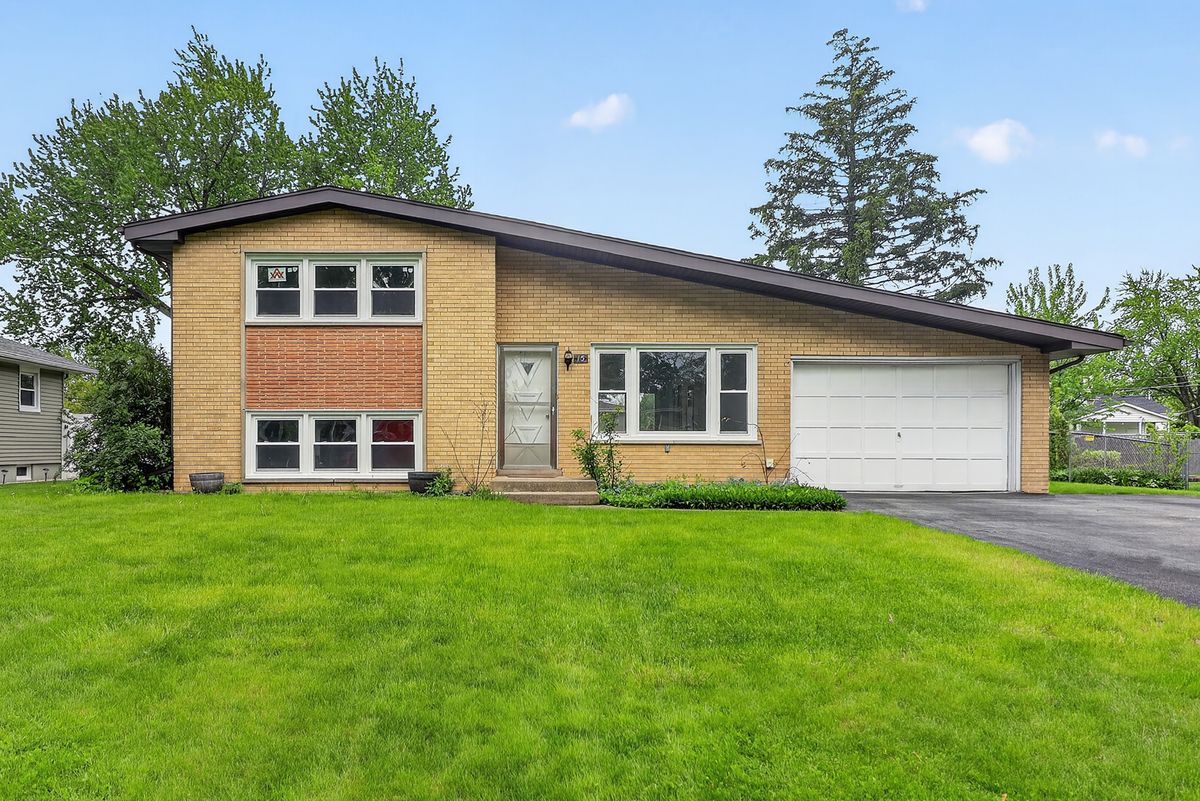 15 56th Street, Westmont, IL 60559