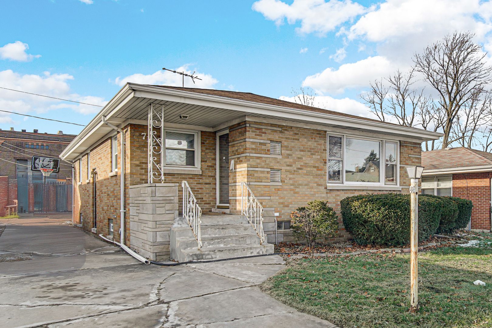 712 May Street — Calumet City, IL 60409